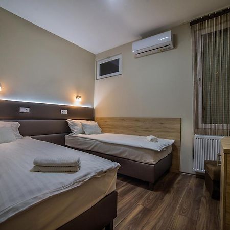 Sztar Motel Etterem Balassagyarmat Exterior foto