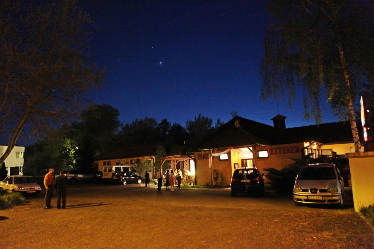 Sztar Motel Etterem Balassagyarmat Exterior foto
