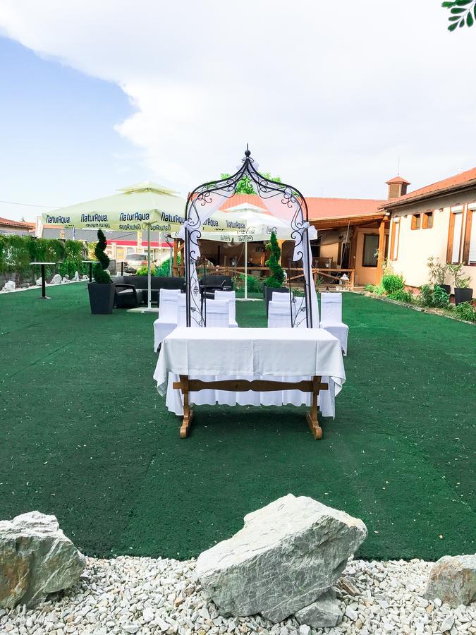 Sztar Motel Etterem Balassagyarmat Exterior foto