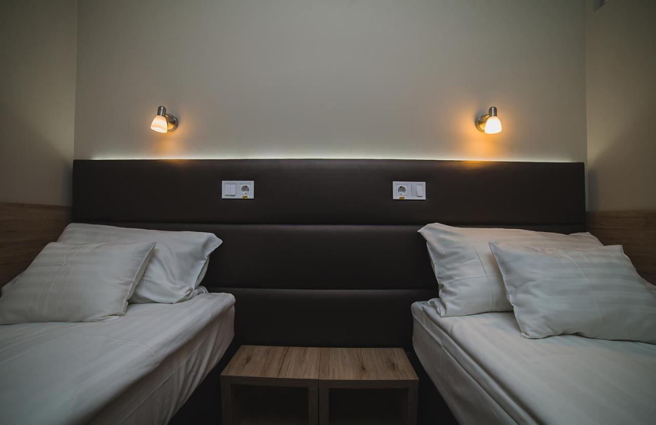 Sztar Motel Etterem Balassagyarmat Exterior foto